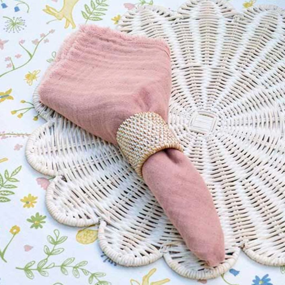 White Scalloped Rattan Placemat
