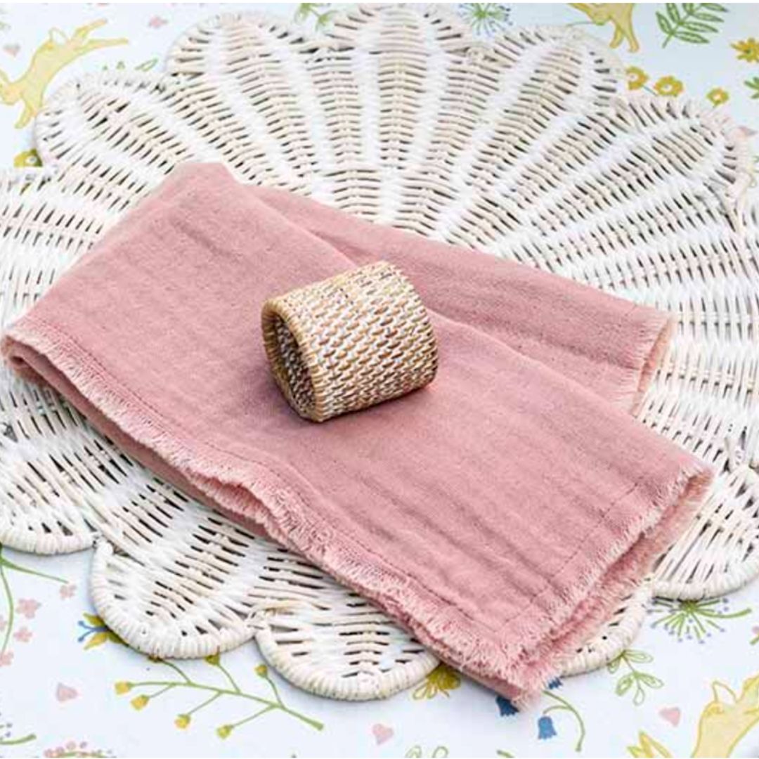 White Scalloped Rattan Placemat